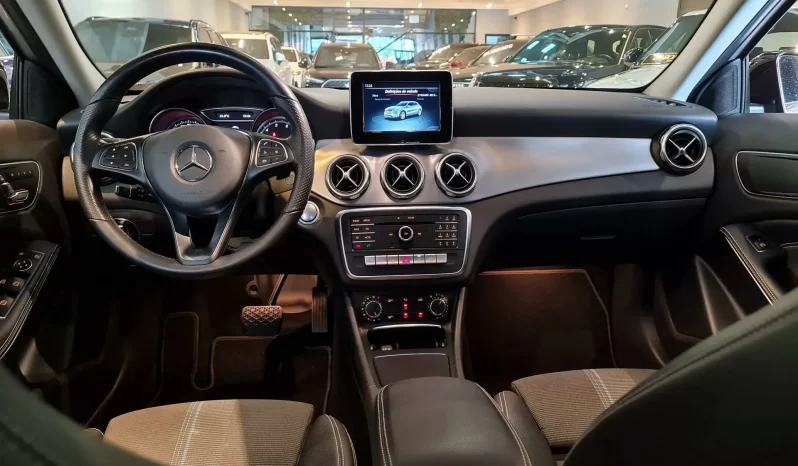 
								MERCEDES-BENZ GLA 200 NIGHT full									