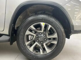 TOYOTA HILUX SW4 2.8 D-4D TURBO DIESEL SRX PLATINUM 7L 4X4 AUTOMÁTICO
