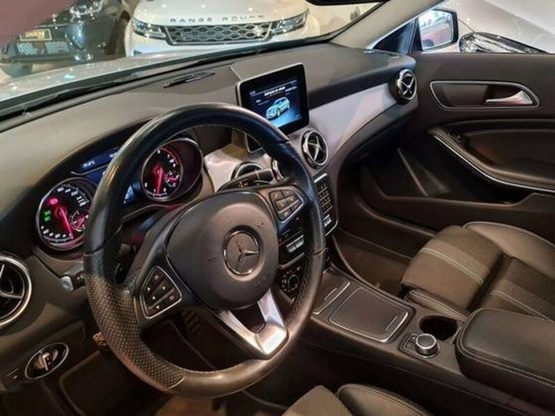 MERCEDES-BENZ GLA 200 1.6 CGI FLEX NIGHT 7G-DCT