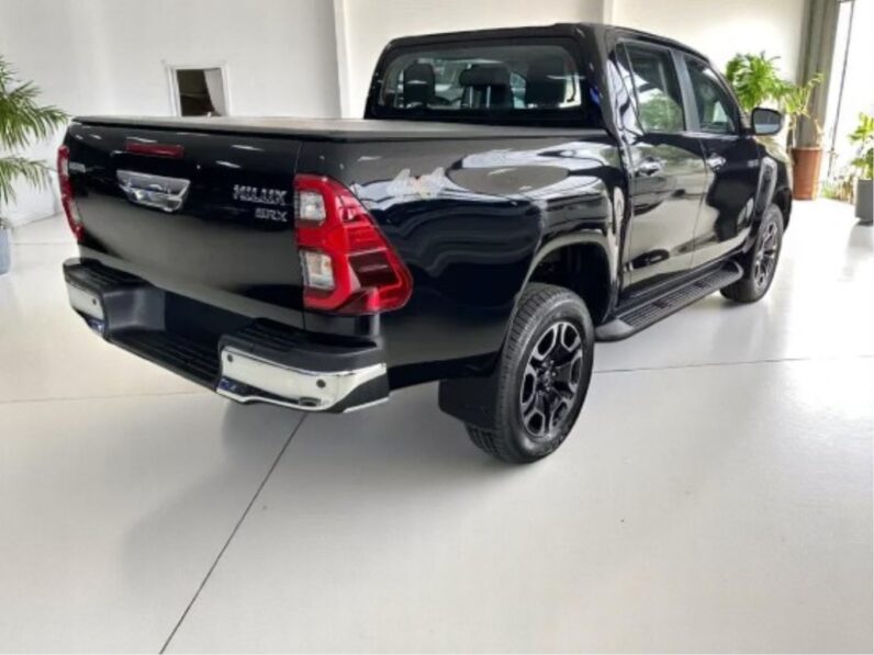 TOYOTA HILUX 2.8 D-4D TURBO DIESEL CD SRX 4X4 AUTOMÁTICO