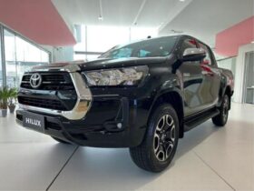 TOYOTA HILUX 2.8 D-4D TURBO DIESEL CD SRV 4X4 AUTOMÁTICO