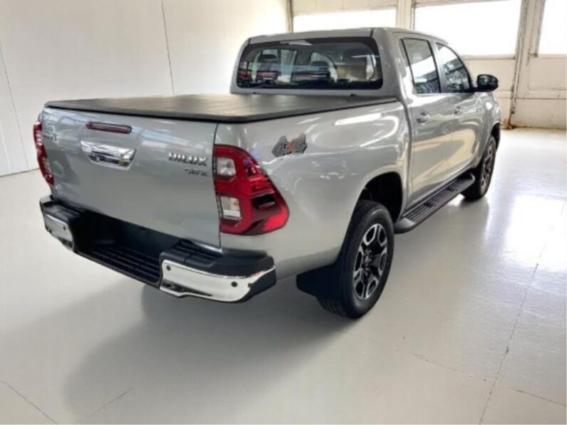 TOYOTA HILUX 2.8 D-4D TURBO DIESEL CD SRX 4X4 AUTOMÁTICO