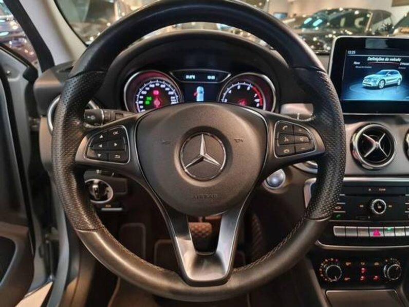 MERCEDES-BENZ GLA 200 1.6 CGI FLEX NIGHT 7G-DCT
