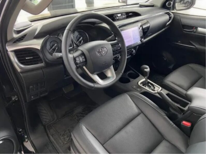 TOYOTA HILUX 2.8 D-4D TURBO DIESEL CD SRX 4X4 AUTOMÁTICO