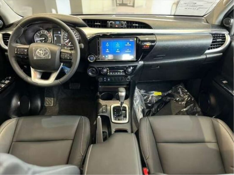 TOYOTA HILUX 2.8 D-4D TURBO DIESEL CD SRV 4X4 AUTOMÁTICO