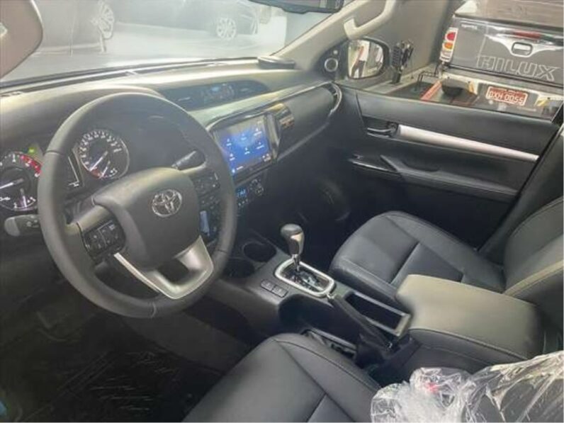 TOYOTA HILUX 2.8 D-4D TURBO DIESEL CD SRX PLUS 4X4 AUTOMÁTICO