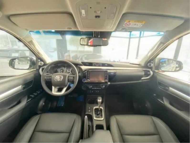 TOYOTA HILUX 2.8 D-4D TURBO DIESEL CD SRX 4X4 AUTOMÁTICO