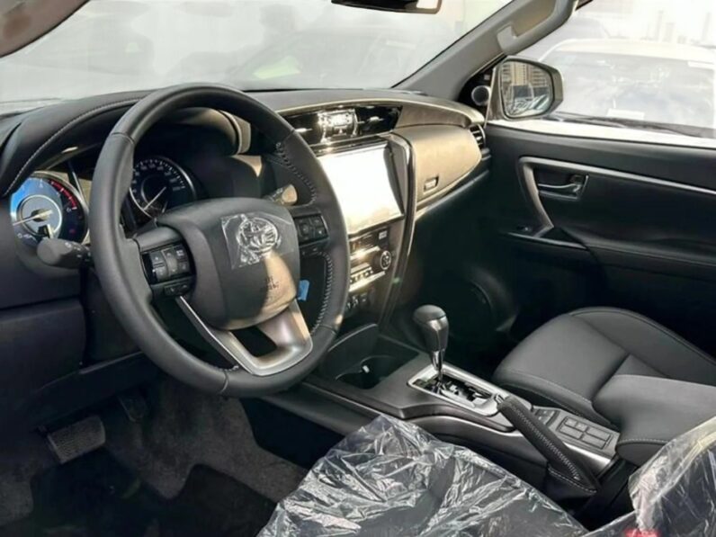 TOYOTA HILUX SW4 2.8 D-4D TURBO DIESEL SRX PLATINUM 7L 4X4 AUTOMÁTICO