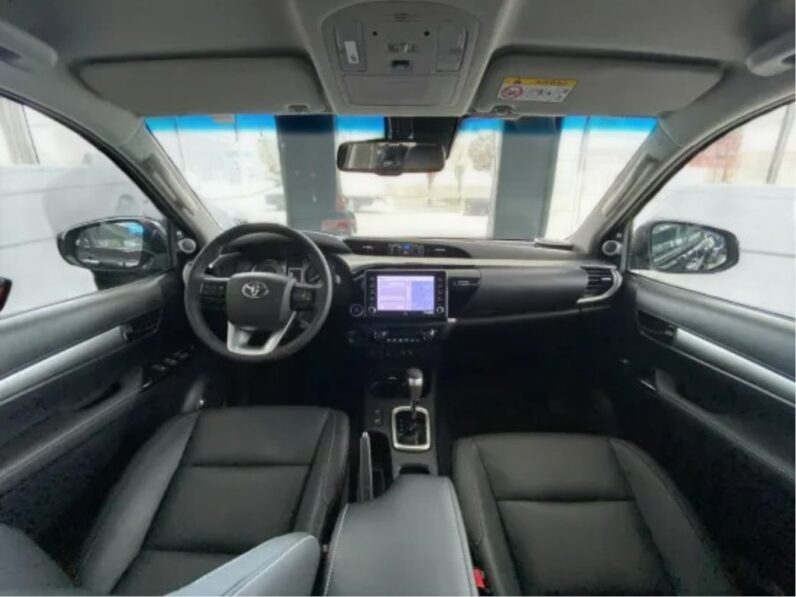 TOYOTA HILUX 2.8 D-4D TURBO DIESEL CD SRX 4X4 AUTOMÁTICO