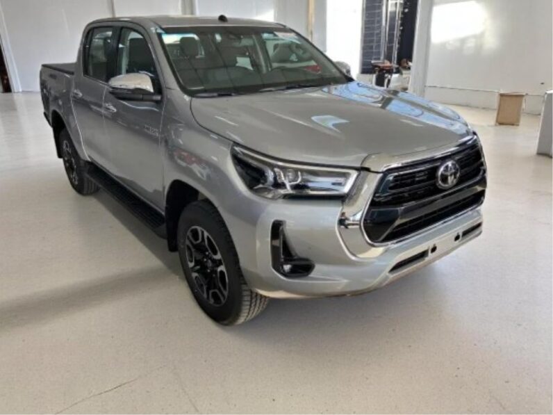 TOYOTA HILUX 2.8 D-4D TURBO DIESEL CD SRX 4X4 AUTOMÁTICO