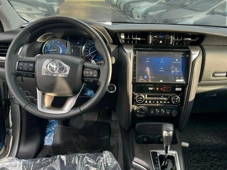 TOYOTA HILUX SW4 2.8 D-4D TURBO DIESEL SRX PLATINUM 7L 4X4 AUTOMÁTICO