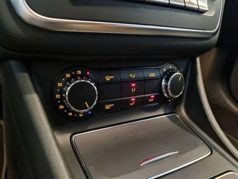 MERCEDES-BENZ GLA 200 1.6 CGI FLEX NIGHT 7G-DCT
