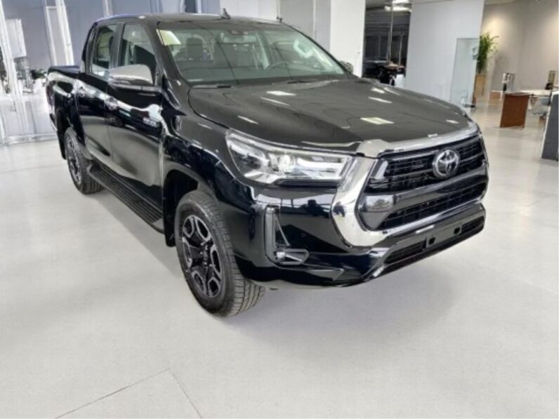 TOYOTA HILUX 2.8 D-4D TURBO DIESEL CD SRX 4X4 AUTOMÁTICO