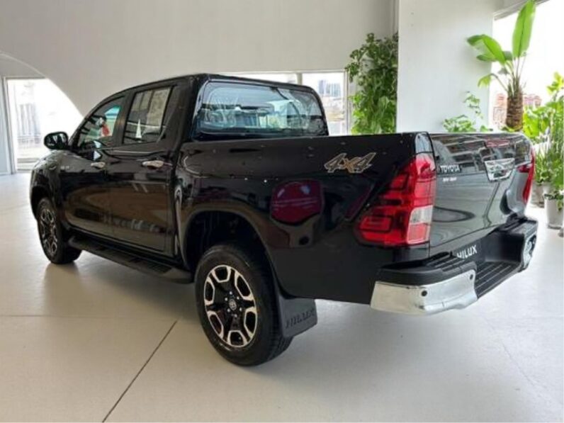 TOYOTA HILUX 2.8 D-4D TURBO DIESEL CD SRV 4X4 AUTOMÁTICO