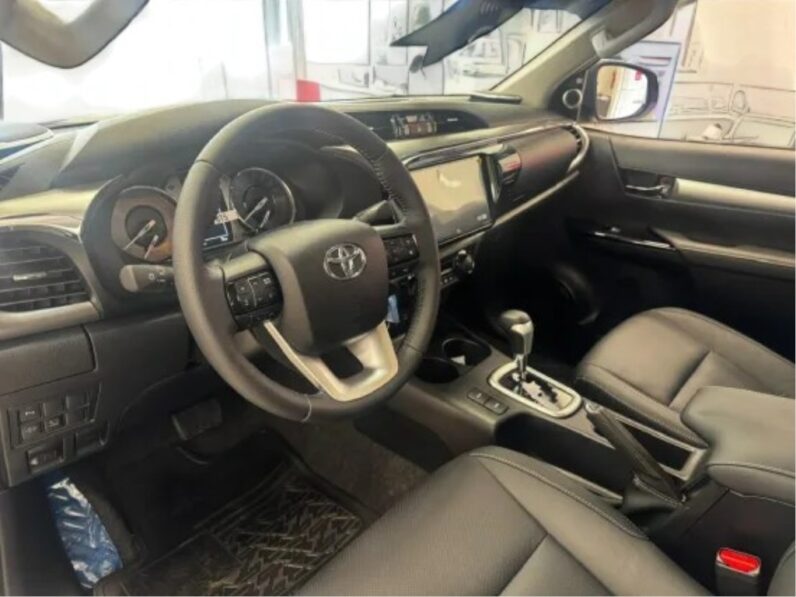TOYOTA HILUX 2.8 D-4D TURBO DIESEL CD SRX PLUS 4X4 AUTOMÁTICO