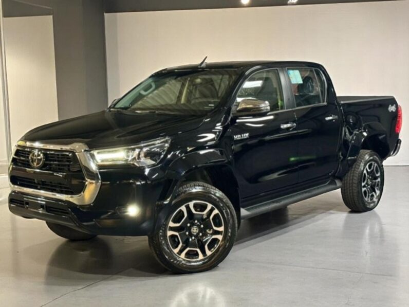 TOYOTA HILUX 2.8 D-4D TURBO DIESEL CD SRX PLUS 4X4 AUTOMÁTICO