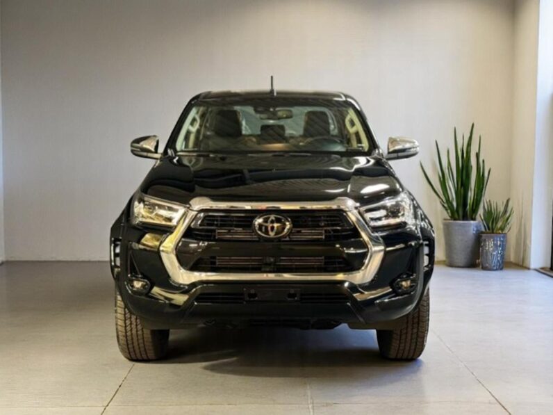 TOYOTA HILUX 2.8 D-4D TURBO DIESEL CD SRX PLUS 4X4 AUTOMÁTICO