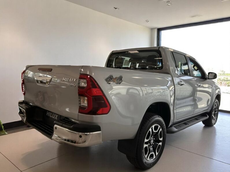 TOYOTA HILUX 2.8 D-4D TURBO DIESEL CD SRV 4X4 AUTOMÁTICO