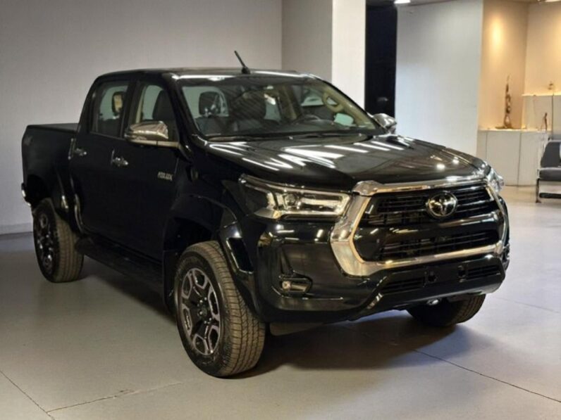 TOYOTA HILUX 2.8 D-4D TURBO DIESEL CD SRX PLUS 4X4 AUTOMÁTICO