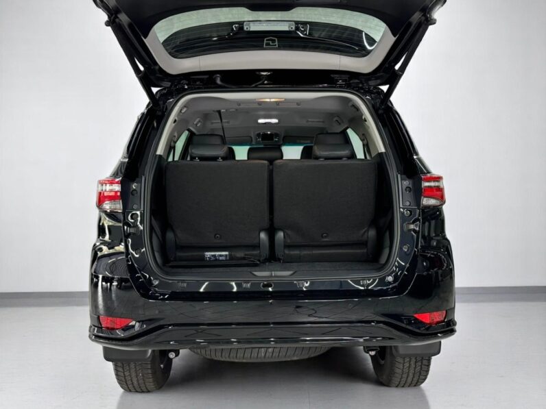 TOYOTA HILUX SW4 2.8 D-4D TURBO DIESEL SRX PLATINUM 7L 4X4 AUTOMÁTICO