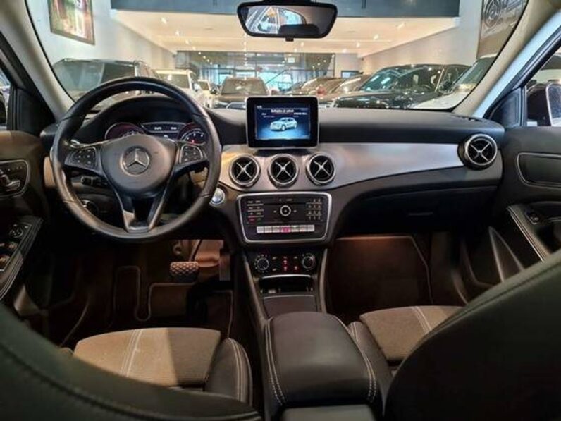 MERCEDES-BENZ GLA 200 1.6 CGI FLEX NIGHT 7G-DCT