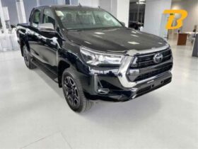 TOYOTA HILUX 2.8 D-4D TURBO DIESEL CD SRX 4X4 AUTOMÁTICO