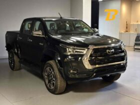 TOYOTA HILUX 2.8 D-4D TURBO DIESEL CD SRX PLUS 4X4 AUTOMÁTICO