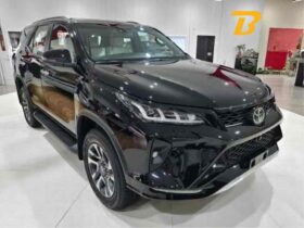 TOYOTA HILUX SW4 2.8 D-4D TURBO DIESEL SRX PLATINUM 7L 4X4 AUTOMÁTICO
