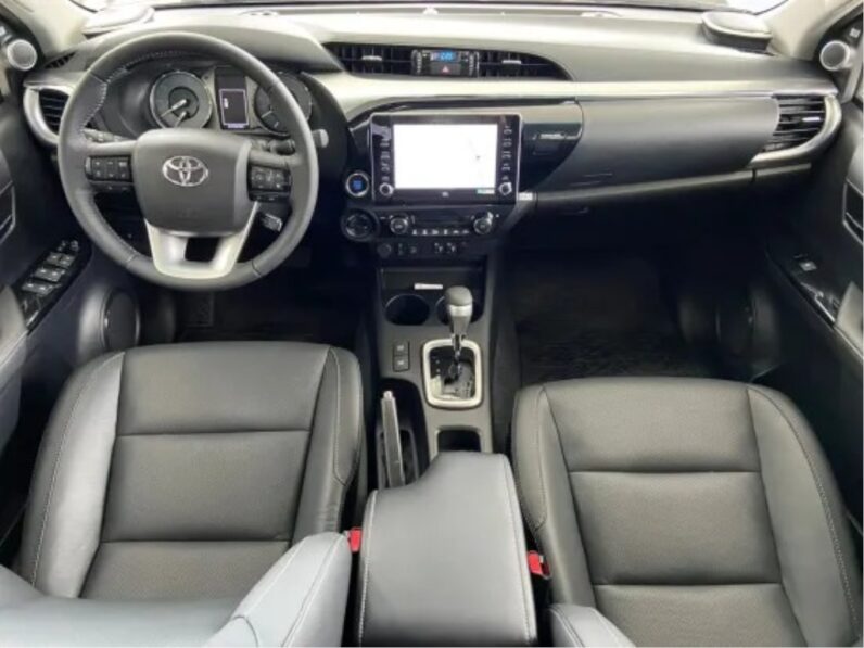 TOYOTA HILUX 2.8 D-4D TURBO DIESEL CD SRX 4X4 AUTOMÁTICO