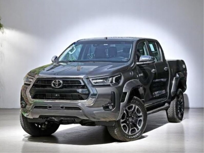 TOYOTA HILUX 2.8 D-4D TURBO DIESEL CD SRX PLUS 4X4 AUTOMÁTICO