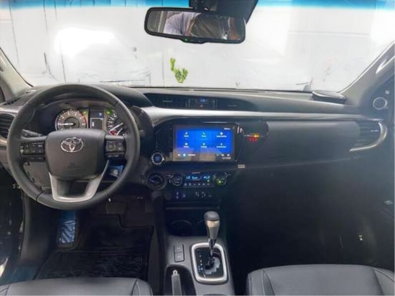TOYOTA HILUX 2.8 D-4D TURBO DIESEL CD SRX PLUS 4X4 AUTOMÁTICO