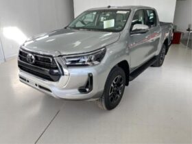 TOYOTA HILUX 2.8 D-4D TURBO DIESEL CD SRX 4X4 AUTOMÁTICO