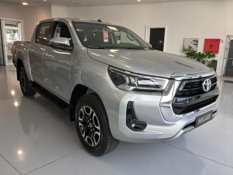 TOYOTA HILUX 2.8 D-4D TURBO DIESEL CD SRV 4X4 AUTOMÁTICO