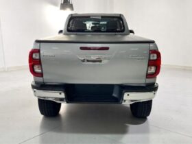 TOYOTA HILUX 2.8 D-4D TURBO DIESEL CD SRX 4X4 AUTOMÁTICO