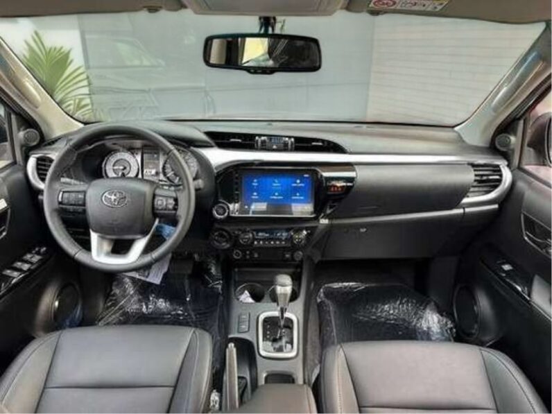 TOYOTA HILUX 2.8 D-4D TURBO DIESEL CD SRV 4X4 AUTOMÁTICO