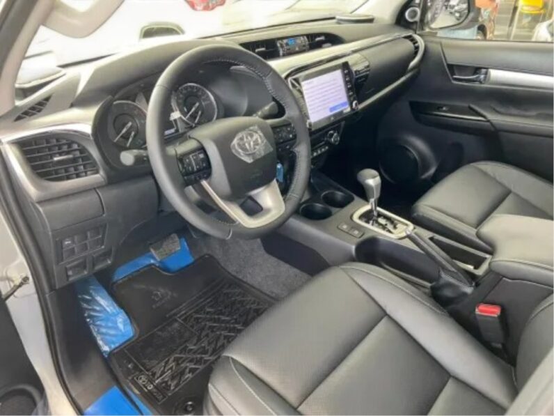 TOYOTA HILUX 2.8 D-4D TURBO DIESEL CD SRX 4X4 AUTOMÁTICO
