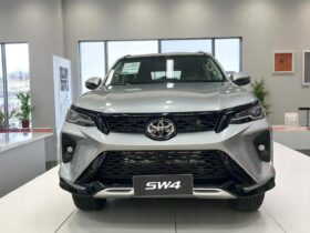 TOYOTA HILUX SW4 2.8 D-4D TURBO DIESEL SRX PLATINUM 7L 4X4 AUTOMÁTICO