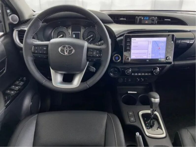 TOYOTA HILUX 2.8 D-4D TURBO DIESEL CD SRX 4X4 AUTOMÁTICO