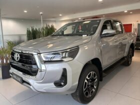 TOYOTA HILUX 2.8 D-4D TURBO DIESEL CD SRV 4X4 AUTOMÁTICO