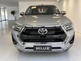 TOYOTA HILUX 2.8 D-4D TURBO DIESEL CD SRV 4X4 AUTOMÁTICO