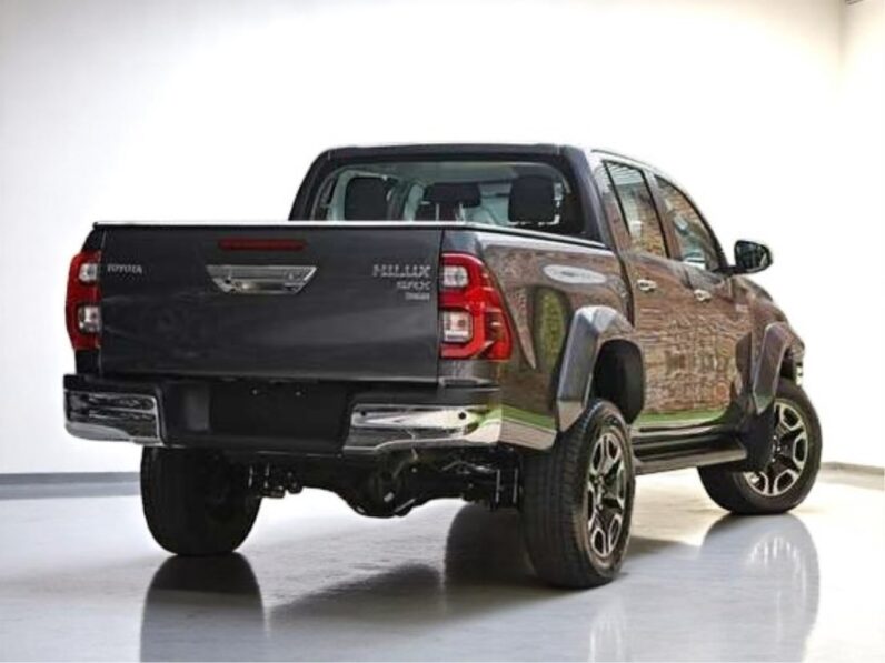 TOYOTA HILUX 2.8 D-4D TURBO DIESEL CD SRX PLUS 4X4 AUTOMÁTICO