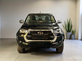 TOYOTA HILUX 2.8 D-4D TURBO DIESEL CD SRX PLUS 4X4 AUTOMÁTICO