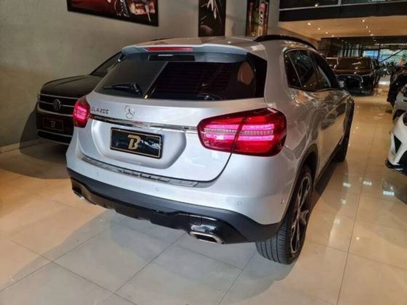 MERCEDES-BENZ GLA 200 1.6 CGI FLEX NIGHT 7G-DCT