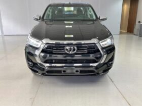 TOYOTA HILUX 2.8 D-4D TURBO DIESEL CD SRX 4X4 AUTOMÁTICO