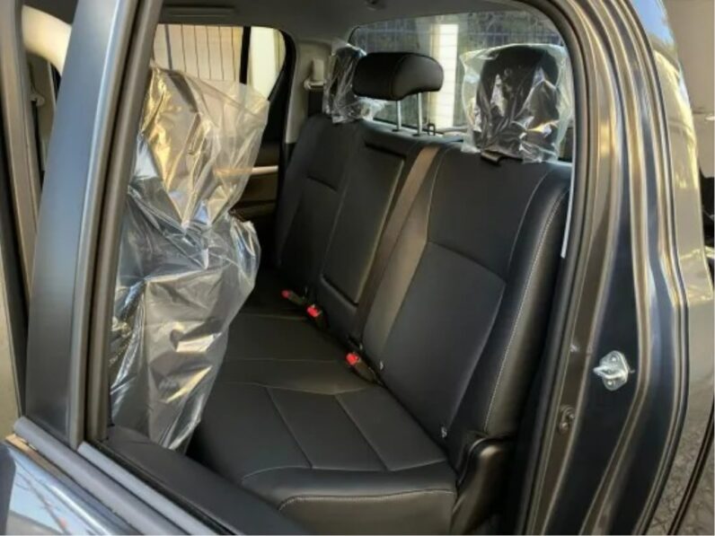 TOYOTA HILUX 2.8 D-4D TURBO DIESEL CD SRV 4X4 AUTOMÁTICO