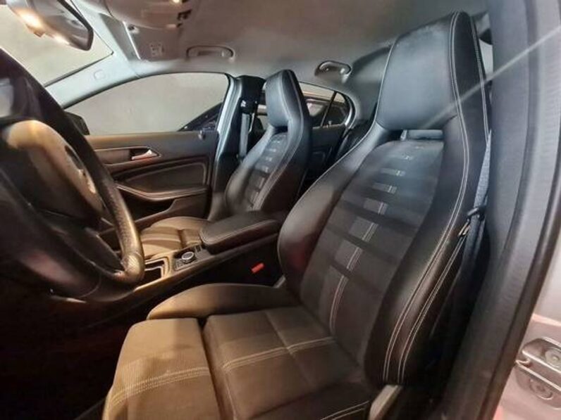 MERCEDES-BENZ GLA 200 1.6 CGI FLEX NIGHT 7G-DCT