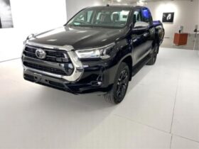 TOYOTA HILUX 2.8 D-4D TURBO DIESEL CD SRX 4X4 AUTOMÁTICO