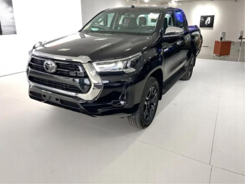 TOYOTA HILUX 2.8 D-4D TURBO DIESEL CD SRX 4X4 AUTOMÁTICO