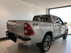 TOYOTA HILUX 2.8 D-4D TURBO DIESEL CD SRV 4X4 AUTOMÁTICO