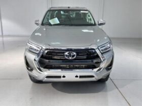 TOYOTA HILUX 2.8 D-4D TURBO DIESEL CD SRX 4X4 AUTOMÁTICO